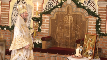 Învierea Domnului prăznuită la Catedrala Episcopală „Sfânta Treime” din Baia Mare (FOTO)