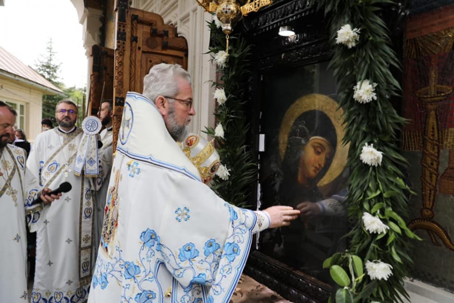 Sărbătoare: A fost hramul mic al Mănăstirii Rohia; PS Iustin a slujit în fruntea unui sobor de peste 25 de preoţi (FOTO)