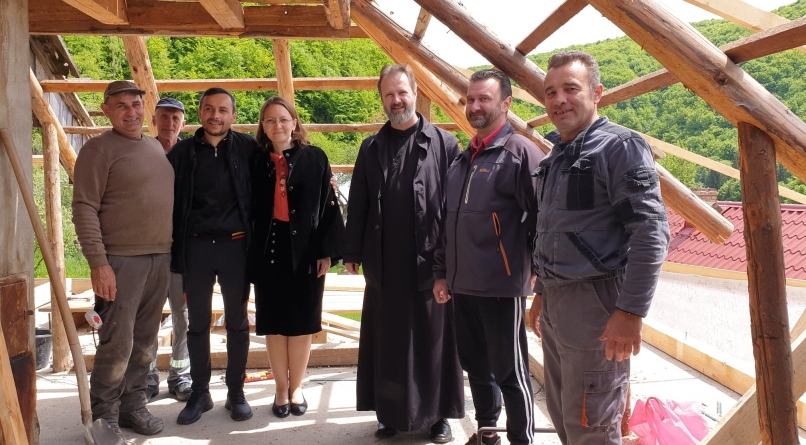 „Construiește o casă, zidește suflete”: Continuă lucrările de finisare la casa preotului Romulus Costinar din Cavnic