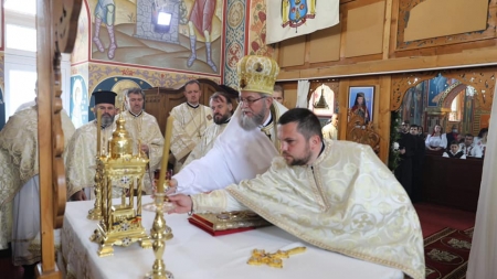 Târnosirea bisericii Parohiei Ortodoxe Mesteacăn; Aceasta a primit și al doilea hram – „Înălțarea Domnului” (FOTO)