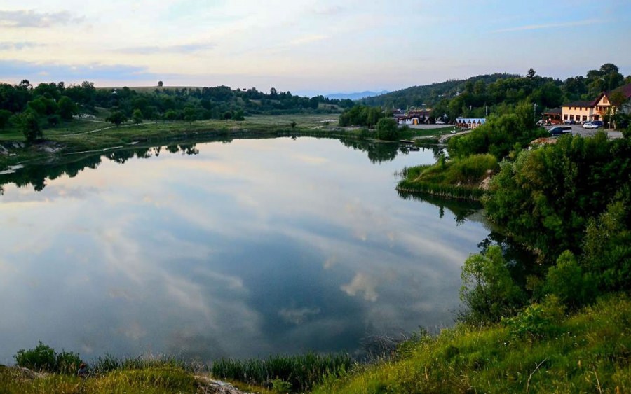 Turism: Ocna Șugatag – loc bun de plimbat și savurat natura; Este o destinație potrivită în orice anotimp