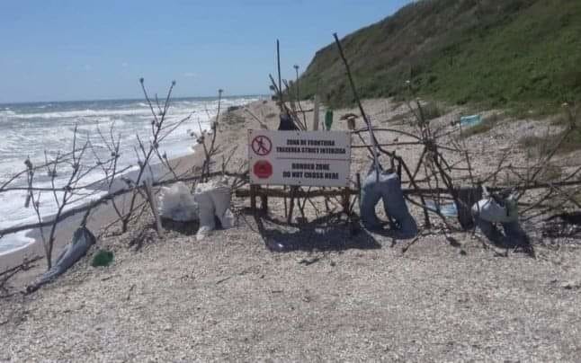 Râsu’-plânsu’: Cum arată graniţa dintre România şi Bulgaria pe plaja de la Vama Veche, frontiera încălcată de turistul englez (FOTO)