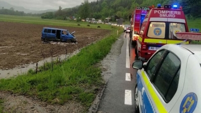 Urmări tragice: Șoferița din Baia Mare care s-a răsturnat cu duba la Valea Chioarului a decedat (FOTO)
