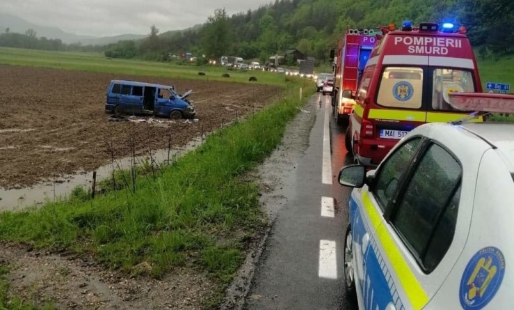 Urmări tragice: Șoferița din Baia Mare care s-a răsturnat cu duba la Valea Chioarului a decedat (FOTO)