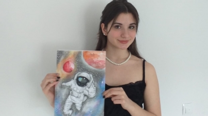 Exclusiv: Reușită fantastică: Pictura unei eleve din Tăuții Măgherăuș va fi imprimată pe costumul unui astronaut. Lucrarea, apreciată de un oficial NASA (FOTO)