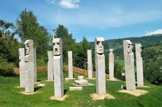 Vizitează Maramureșul: Ansamblul Memorial al Martirilor de la Moisei. File negre din istoria regiunii noastre