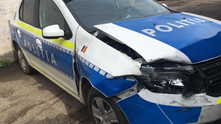 Cu alcool la bord și fără permis: Un borșean a acroșat autospeciala poliției, în timp ce era urmărit în trafic. S-au tras și focuri de armă (VIDEO ȘI FOTO)