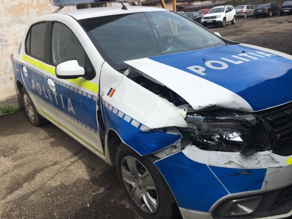 Cu alcool la bord și fără permis: Un borșean a acroșat autospeciala poliției, în timp ce era urmărit în trafic. S-au tras și focuri de armă (VIDEO ȘI FOTO)