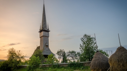 Moment important: A fost resfințită biserica monument UNESCO din Plopiş (FOTO)