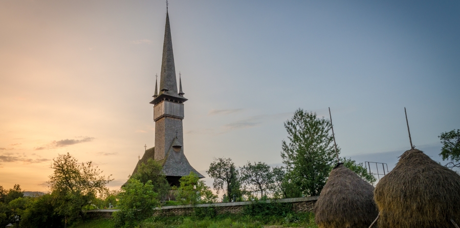 Moment important: A fost resfințită biserica monument UNESCO din Plopiş (FOTO)