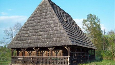 Casa Memorială Ilie Lazăr, muzeul comunei Giulești sau locuința boierească unde pot fi descoperite file din istorie