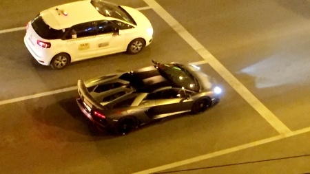 Exclusiv: Need For Speed de Baia Mare: Șoferul unui bolid de lux „siluește” oamenii ce mai dorm noaptea, cu caii lui putere (VIDEO ȘI FOTO)