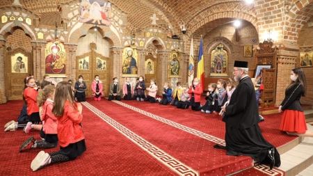Mai mulți elevi de la Școala „Lucian Blaga” din Baia Mare au avut parte de o oră de Religie cu Preasfințitul Părinte Iustin (FOTO)