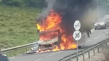 Zi de foc… la propriu!: O camionetă și o mașină, mistuite de flăcări pe Cavnic și în zona Penitenciarului Baia Mare. Ce spun oamenii legii