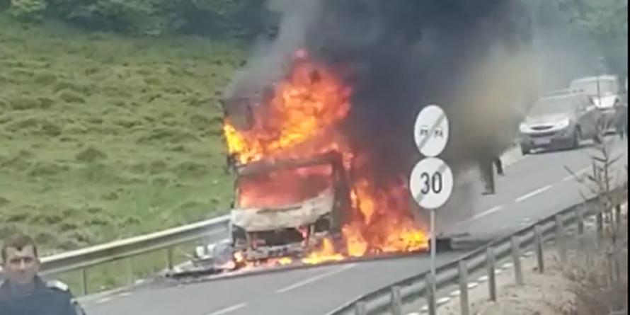 Zi de foc… la propriu!: O camionetă și o mașină, mistuite de flăcări pe Cavnic și în zona Penitenciarului Baia Mare. Ce spun oamenii legii