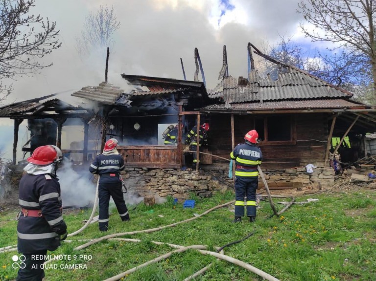 Actualizare: Tragedie: O femeie în vârstă de 83 de ani din Sat Șugatag a ars de vie în propria locuință (VIDEO ȘI FOTO)