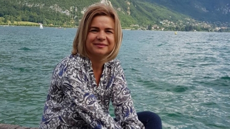 O mulțime de lacrimi: Curg mesajele triste în cazul băimărencei decedate după ce s-a răsturnat cu microbuzul! “Ai mers în locul de unde se vede tot Cerul”