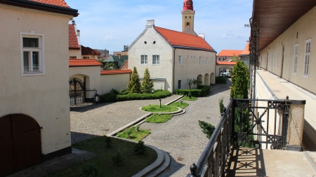 Exponatele săptămânii la Muzeul de Istorie: Cană pentru vin și vasul cu decor deosebit de la Oarţa de Sus (FOTO)