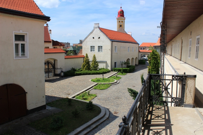 Exponatele săptămânii la Muzeul de Istorie: Cană pentru vin și vasul cu decor deosebit de la Oarţa de Sus (FOTO)