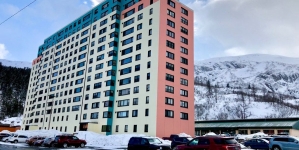 Inedit: Orașul american în care aproape toată populația locuiește în aceeași clădire: „Avem aici biserică și magazin”. Care este explicația (VIDEO ȘI FOTO)