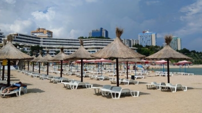 Florin Cîţu: Fără mască pe plajă de la 1 iunie, însă cu distanţare între şezlonguri