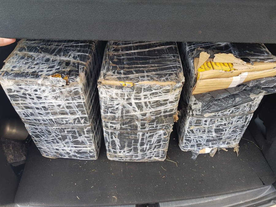 Acțiune de weekend în Maramureș: Șapte percheziții domiciliare puse în aplicare de polițiști. Vizați, mai mulți contrabandiștii de țigări din județ (FOTO)