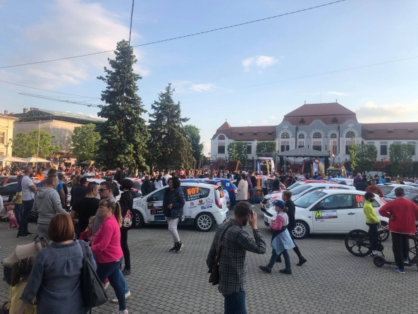 Raliul Maramureșului: Cinci spectatori, la un pas de a fi acroșați de bolidul scăpat de sub control la Coruia