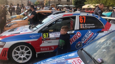 Raliul Maramureșului: Puhoi de lume în Piața Libertății din Baia Mare la deschiderea oficială. A fost înghesuială de cai putere (FOTO)