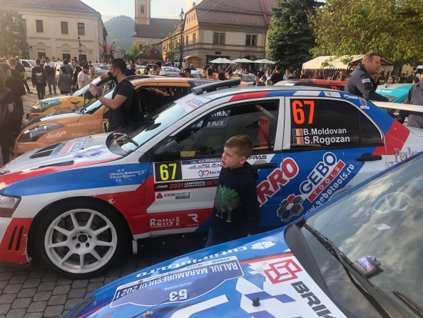 Raliul Maramureșului: Puhoi de lume în Piața Libertății din Baia Mare la deschiderea oficială. A fost înghesuială de cai putere (FOTO)