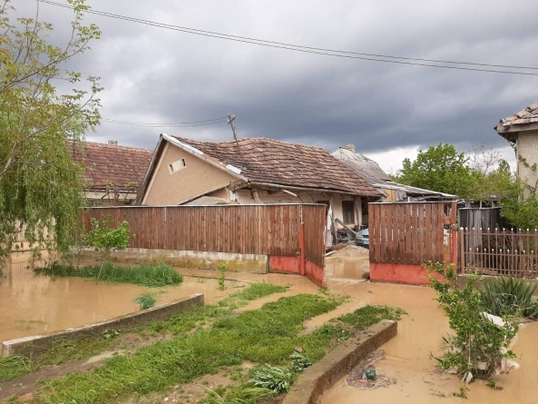 Inundații: Debit maxim istoric înregistrat în vecinătatea Maramureșului (FOTO)