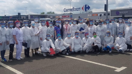 Vaccinarea în Maramureș: Peste 800 persoane au ales să se imunizeze anti-COVID-19 în cadrul campaniei drive-through. Printre ei, mulți cetățenii străini (FOTO)