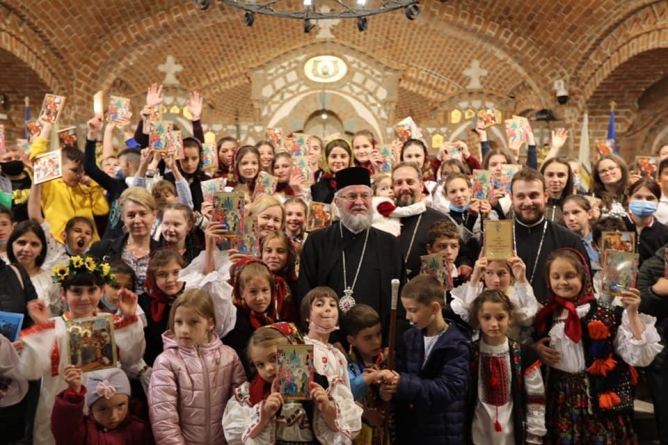 De ziua onomastică: PS Iustin s-a întâlnit cu tineri și copii din Maramureşul Voievodal şi Râmnicu Vâlcea