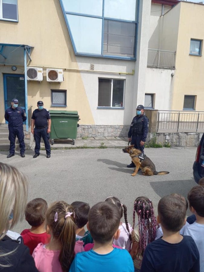 Jandarmii au petrecut câteva ore în mijlocul copiilor de la Grădinița „Otilia Cazimir” din Baia Mare