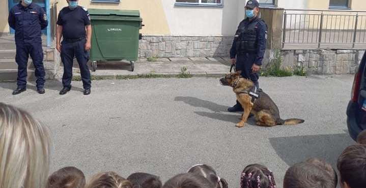 Jandarmii au petrecut câteva ore în mijlocul copiilor de la Grădinița „Otilia Cazimir” din Baia Mare