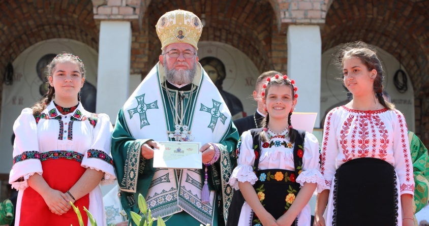 Elevi din Episcopia Maramureșului și Sătmarului, premiați la Concursul Naţional Catehetic „Biserica – familia românilor de pretutindeni”