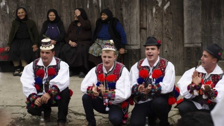 Super: Crâmpeie din Maramureș vor ajunge la Institutul Cultural Român de la Madrid, prin intermediul expoziției „Maramureș: tradiții și povești” (FOTO)