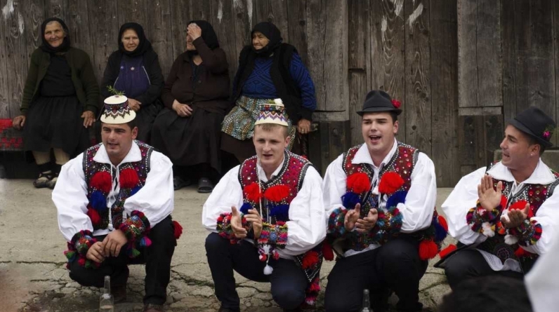 Super: Crâmpeie din Maramureș vor ajunge la Institutul Cultural Român de la Madrid, prin intermediul expoziției „Maramureș: tradiții și povești” (FOTO)