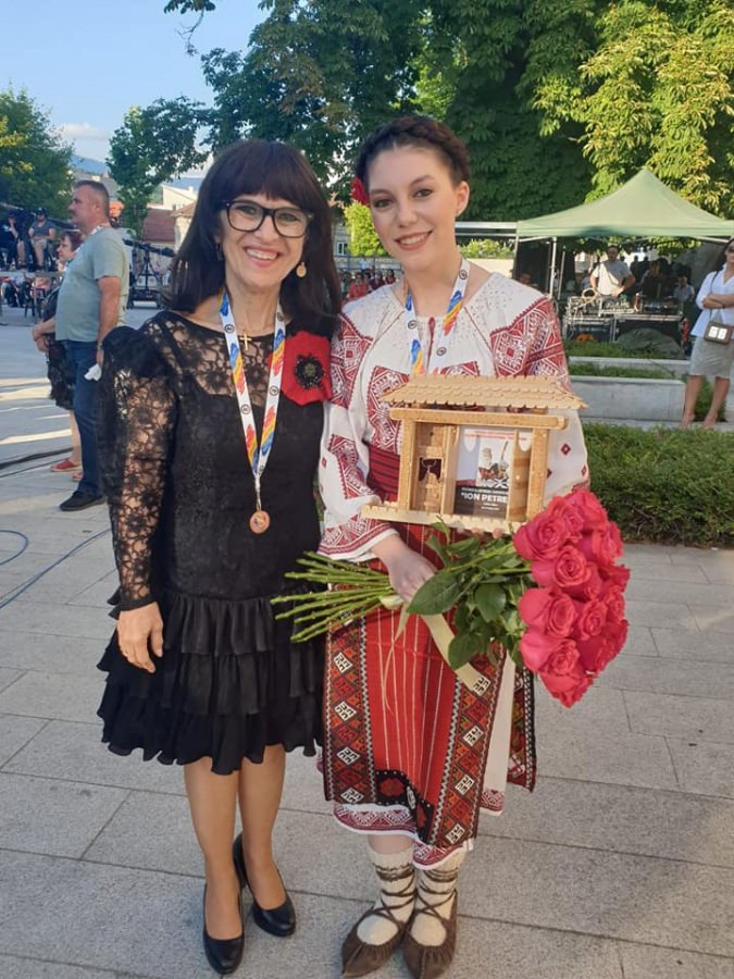 Nicole Dumitrașcu din Slobozia a câștigat marele premiu al Festivalului Național Concurs de Folclor „Ion Petreuș” (GALERIE FOTO)