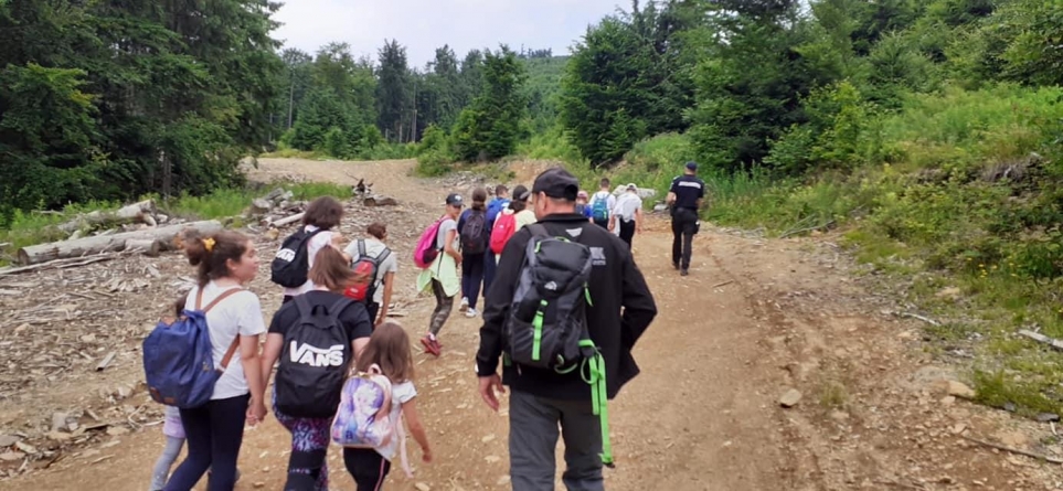 Vacanță în siguranță: Jandarmii montani au desfăşurat activităţi specifice cu un grup format din 18 de copii