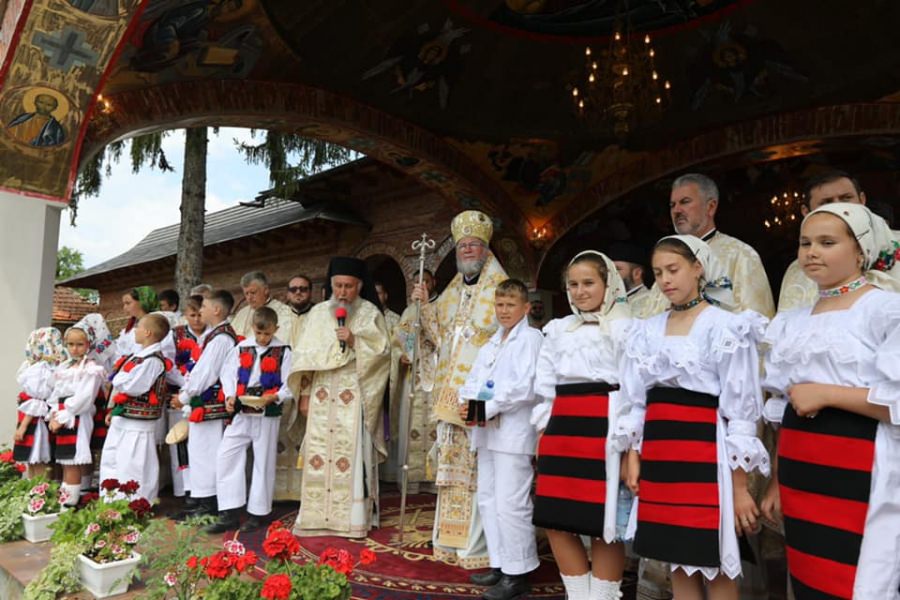 PS Iustin a fost prezent la hramul Mănăstirii „Sfinții Apostoli Petru și Pavel” Bixad (FOTO)