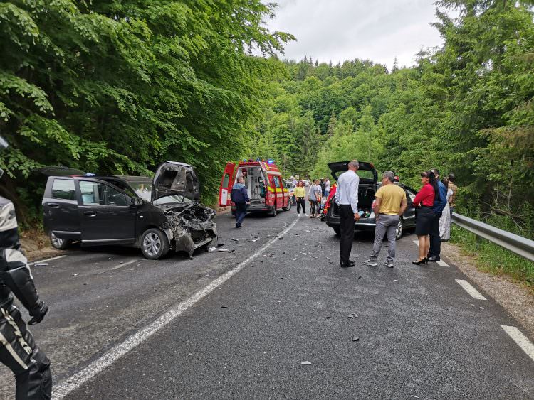 Impact violent: Accident cu trei victime la Cavnic, cauzat de un șofer cu alcool la bord (FOTO)