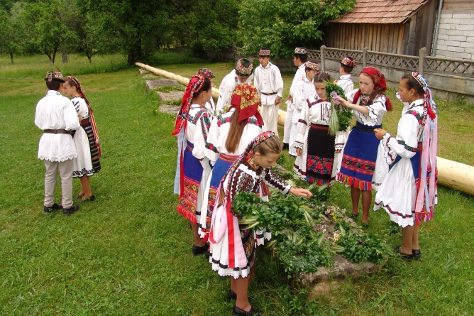 Armindenul – obicei vechi practicat de Rusalii în Cupșeni