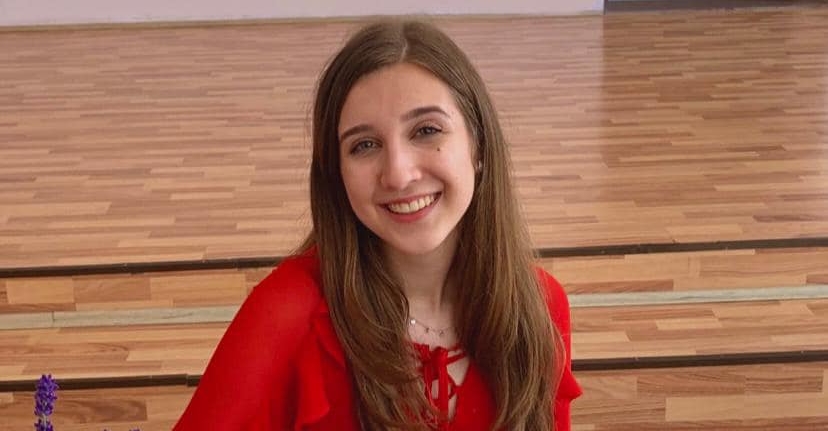 Talent și seriozitate: La doar 15 ani, Carina Hojda din Moisei și-a lansat deja cea de-a doua carte (FOTO)