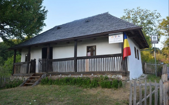 Vizitează Maramureșul!: Casa Memorială din satul Băița închinată poetului-erou Ion Șiugariu. Azi se împlinesc 107 ani de la nașterea sa. File de istorie (FOTO)