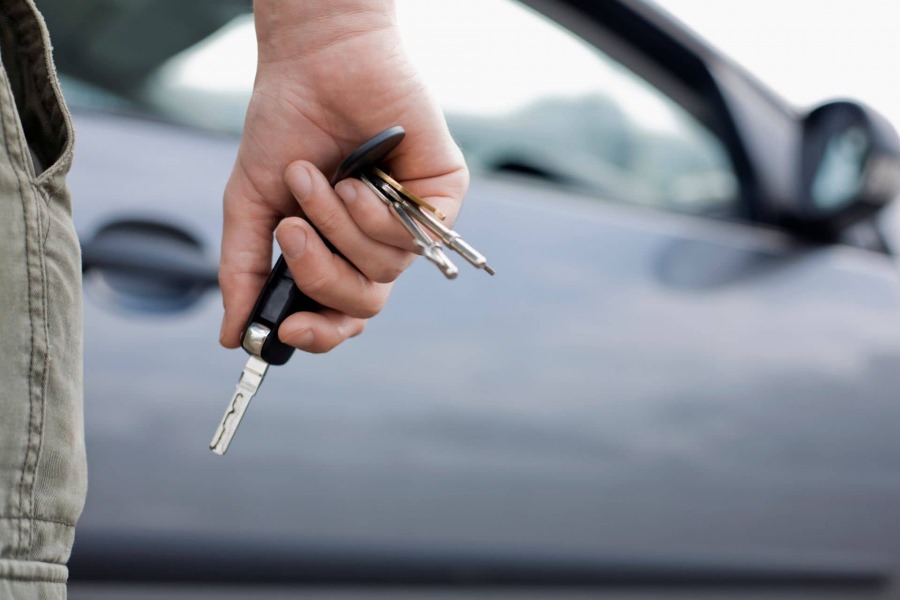 Maramureșean cercetat după ce i-a încredințat fiului său de 16 ani autoturismul pentru a-l conduce