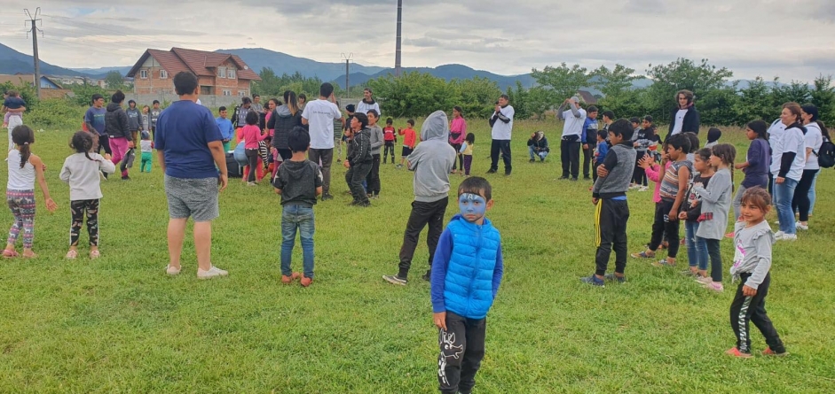 Ziua mondială a jocului în Baia Mare: Acțiuni dedicate copiilor de pe Craica. Peste 100 de copii s-au bucurat de animație, jocuri, cântece și dansuri (VIDEO ȘI FOTO)