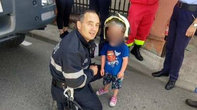 O intervenție mai deosebită: Băiat de trei ani, salvat de pompierii vișeuani după ce s-a blocat în mașină. Vezi cum a avut loc întâmplarea (FOTO)