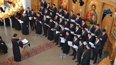La Mănăstirea Chiuzbaia: Concert extraordinar de folclor în interpretare coral-instrumentală