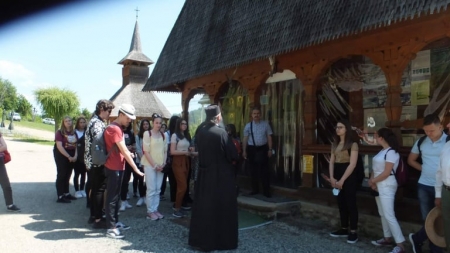Elevi și cadre didactice de la „Lucaciu” au desfășurat activități la Mănăstirile Rohița și Rohia