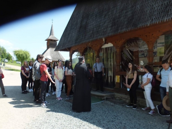 Elevi și cadre didactice de la „Lucaciu” au desfășurat activități la Mănăstirile Rohița și Rohia